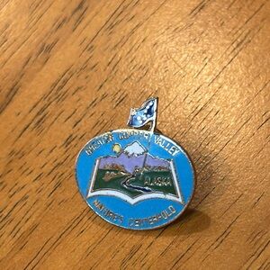 Alaska vintage pin. “Greater Copper Valley” “Natures Centerfold”. Alaskan flag